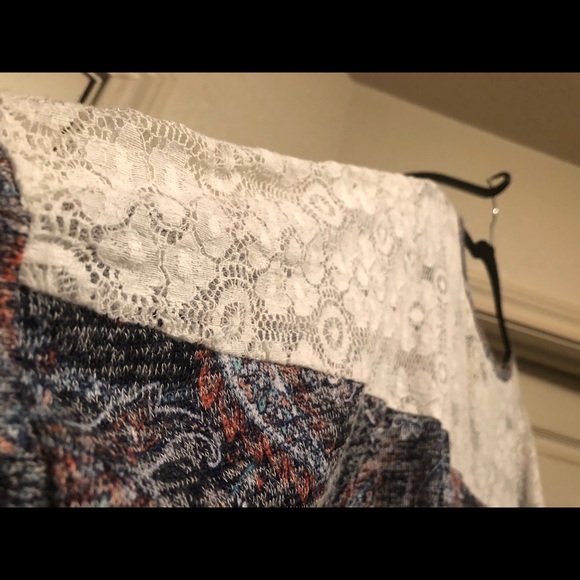 Absolutely Famous paisley & lace knit top - Picture 4 of 8